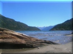 Desembocadura r&iacuteo;o Epuyen en lago Puelo - Chubut - Argentina